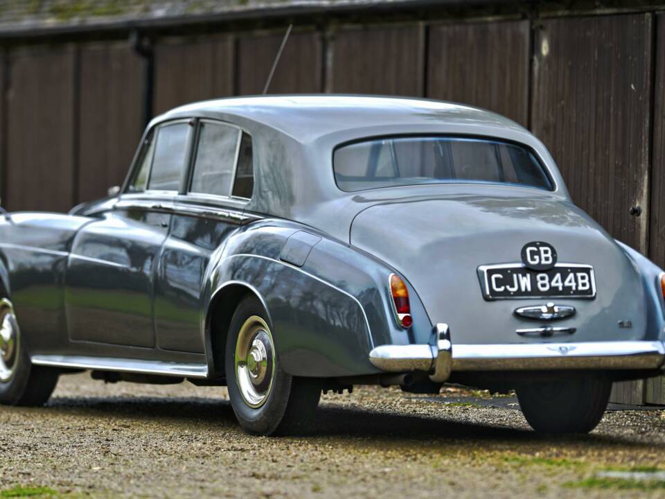Image 14/50 of Bentley S 3 (1964)
