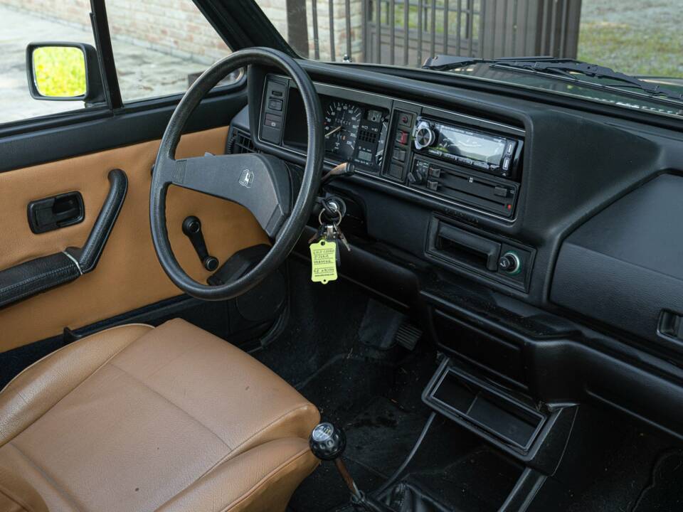 Image 34/50 of Volkswagen Golf I Cabrio GLi 1.8 (1983)
