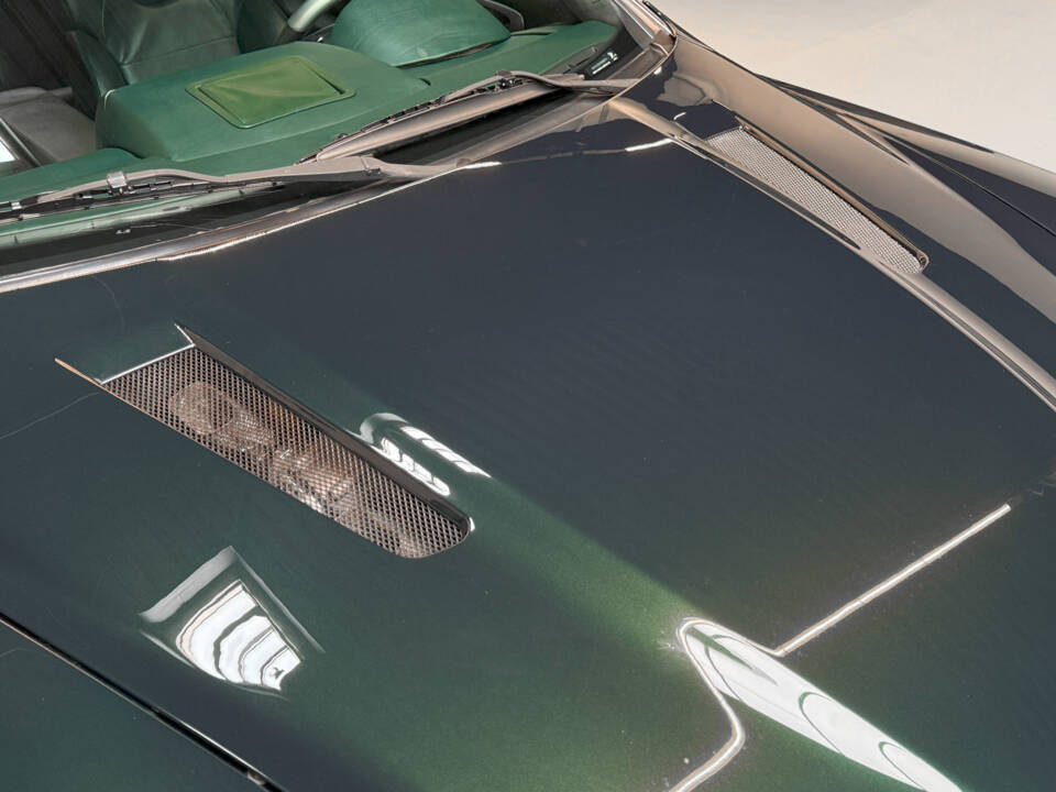 Image 8/43 of Aston Martin V12 Vanquish (2003)