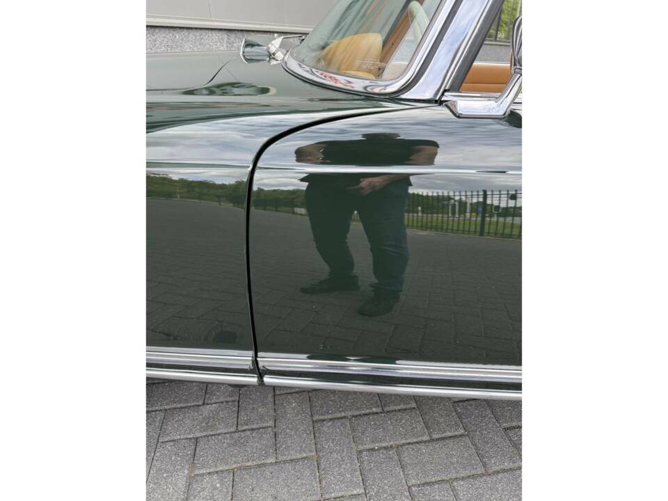 Image 25/50 de Mercedes-Benz 280 SL (1969)