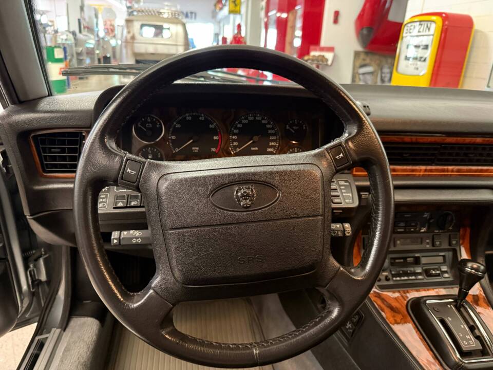 Image 9/19 of Jaguar XJ 40 4.0 (1993)
