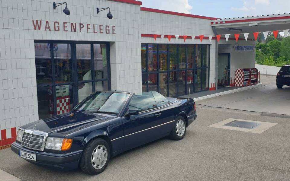 Image 4/10 of Mercedes-Benz 300 CE-24 (1992)