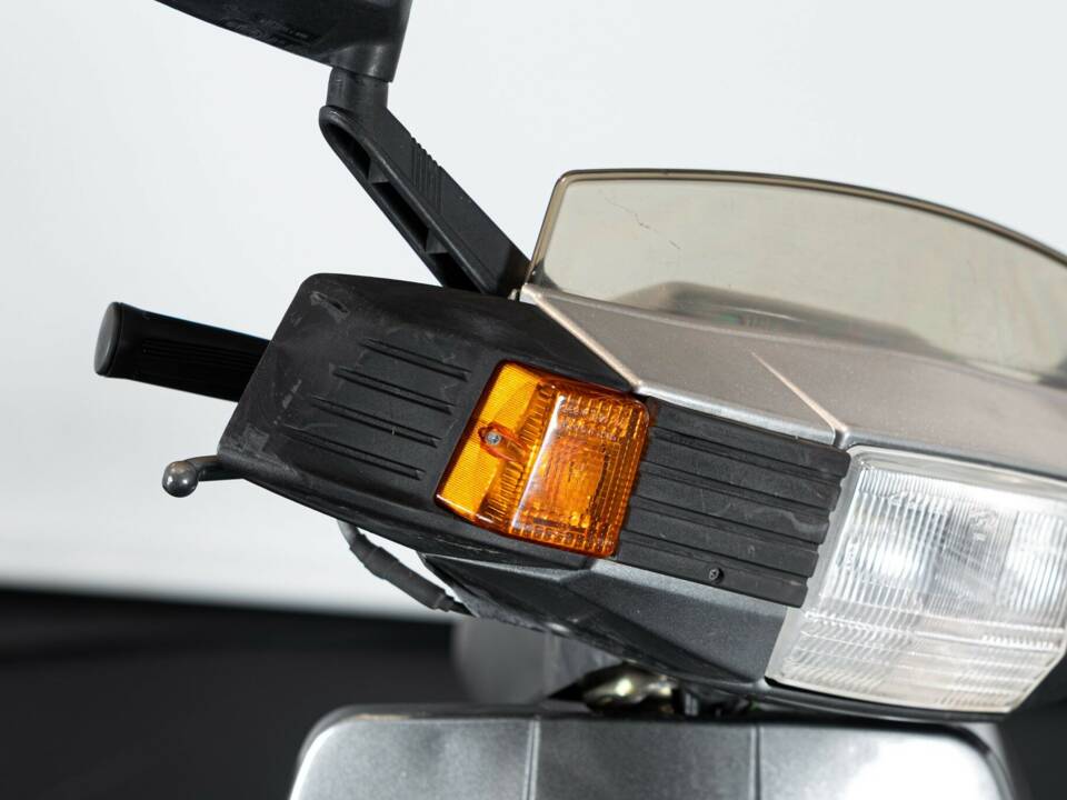 Bild 20/23 von Peugeot Metropolis 50 (1990)