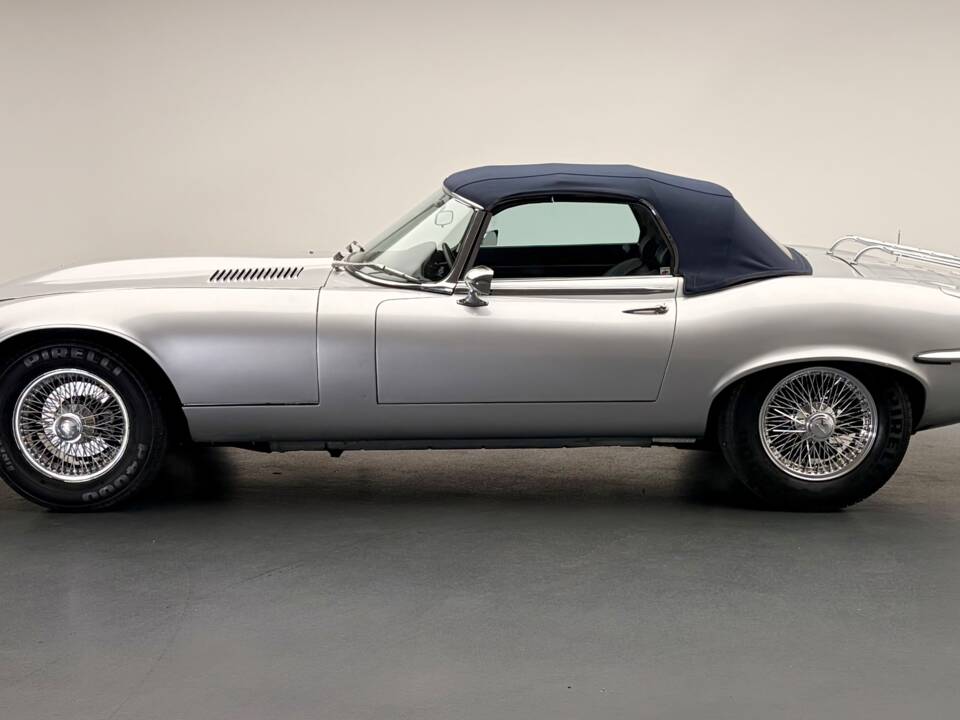 Image 2/18 de Jaguar Type E V12 (1973)