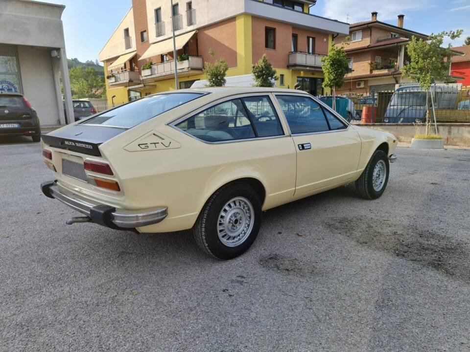 Bild 6/35 von Alfa Romeo Alfetta GTV 2.0 (1979)