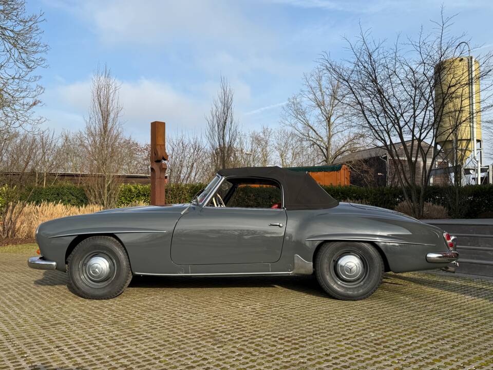 Image 4/25 of Mercedes-Benz 190 SL (1961)