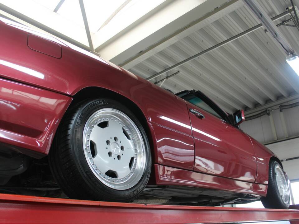 Bild 12/50 von Mercedes-Benz 300 CE-24 3.4 AMG (1993)