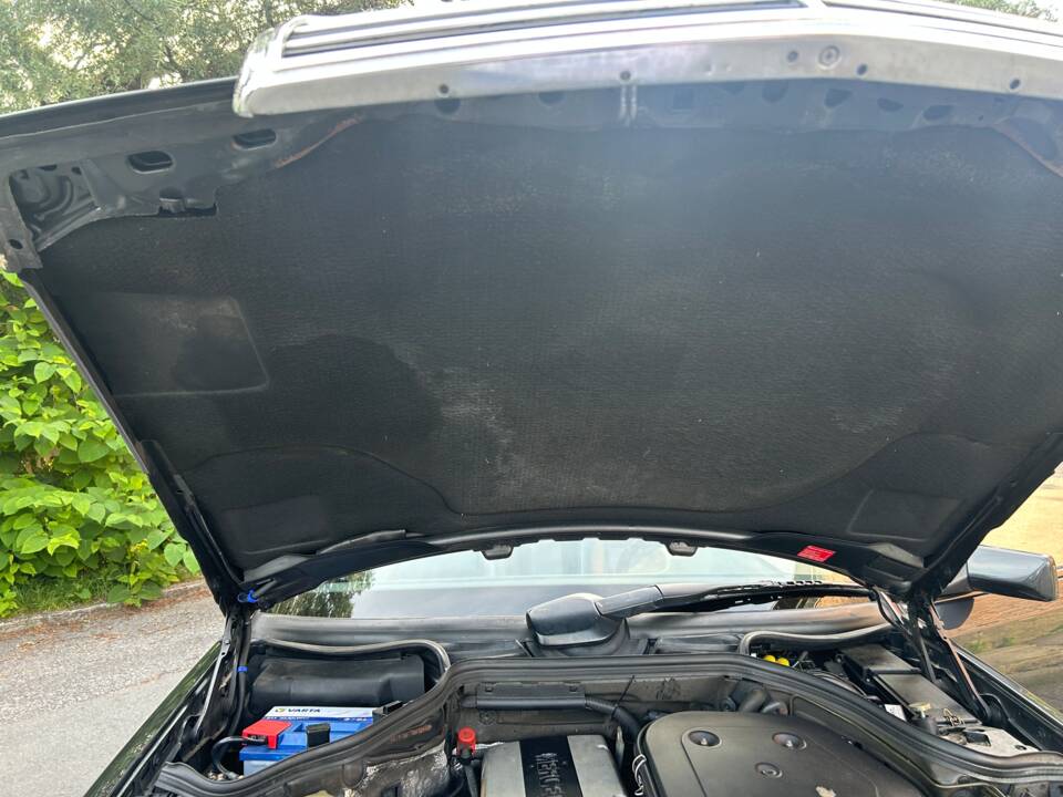 Image 35/47 of Mercedes-Benz 300 CE-24 (1992)