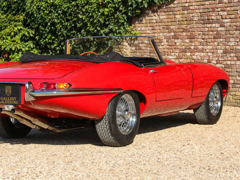 Obraz 50/50 pojazdu Jaguar E-Type 3.8 (1964)