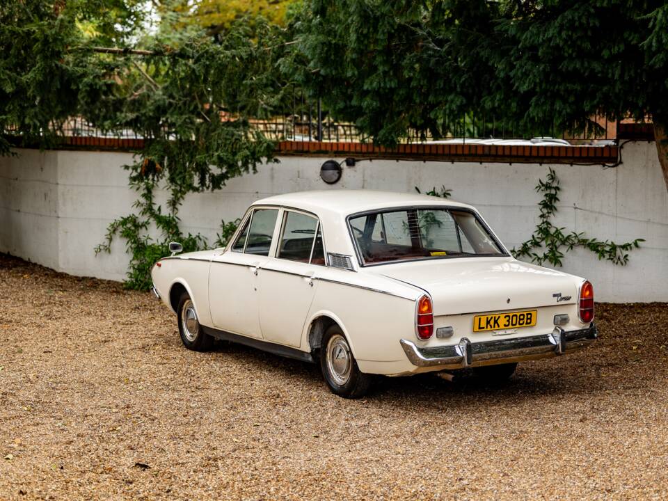 Image 15/40 of Ford Consul Corsair (1964)