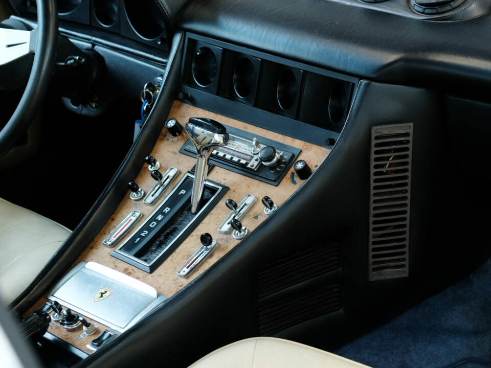 Image 16/24 of Ferrari 400i (1981)