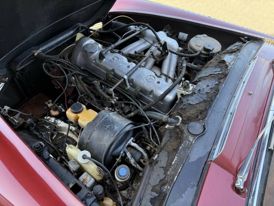Image 36/50 of Mercedes-Benz 230 SL (1966)