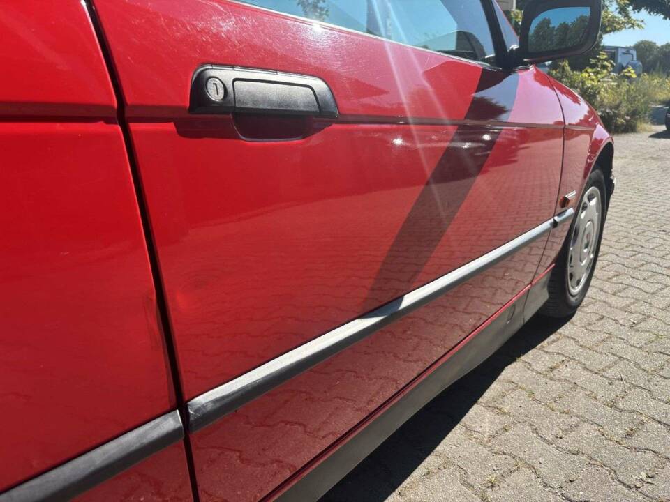 Image 20/21 of BMW 316i Compact (1994)