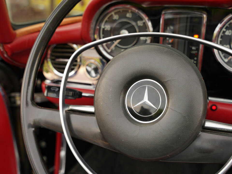 Image 41/50 de Mercedes-Benz 280 SL (1969)