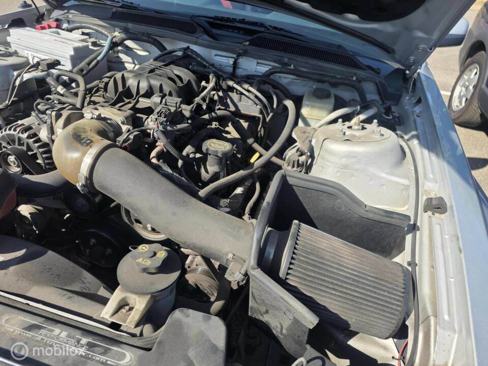 Bild 33/38 von Ford Mustang V6 (2006)