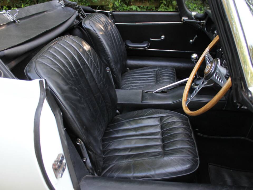 Image 9/18 of Jaguar E-Type 4.2 (1965)
