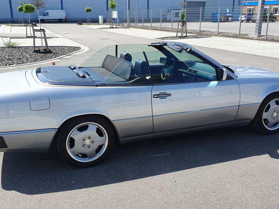 Imagen 44/94 de Mercedes-Benz 300 CE-24 3.4 AMG (1992)