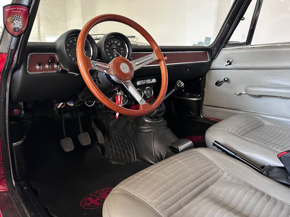 Bild 29/63 von Alfa Romeo Giulia 1300 GT Junior (1973)