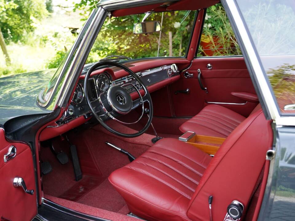 Imagen 2/17 de Mercedes-Benz 230 SL (1964)