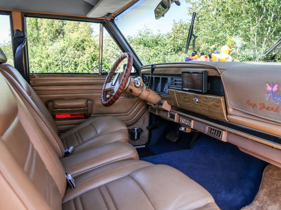 Bild 21/44 von Jeep Grand Wagoneer (1988)