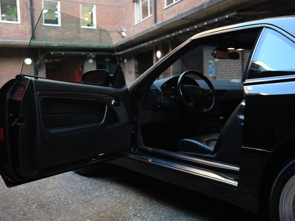 Image 31/100 of Mercedes-Benz SL 600 (1998)