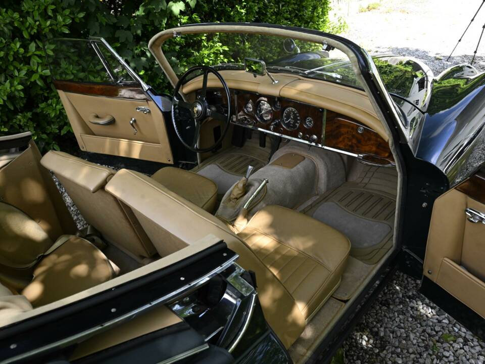 Immagine 39/50 di Jaguar XK 150 3.8 S DHC (1960)