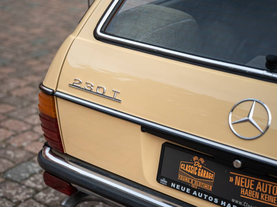 Image 12/53 de Mercedes-Benz 200 T (1982)