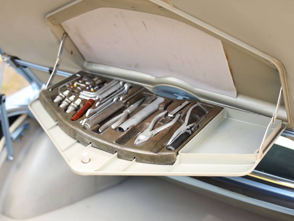 Image 31/73 of BMW 3.0 CSi (1973)