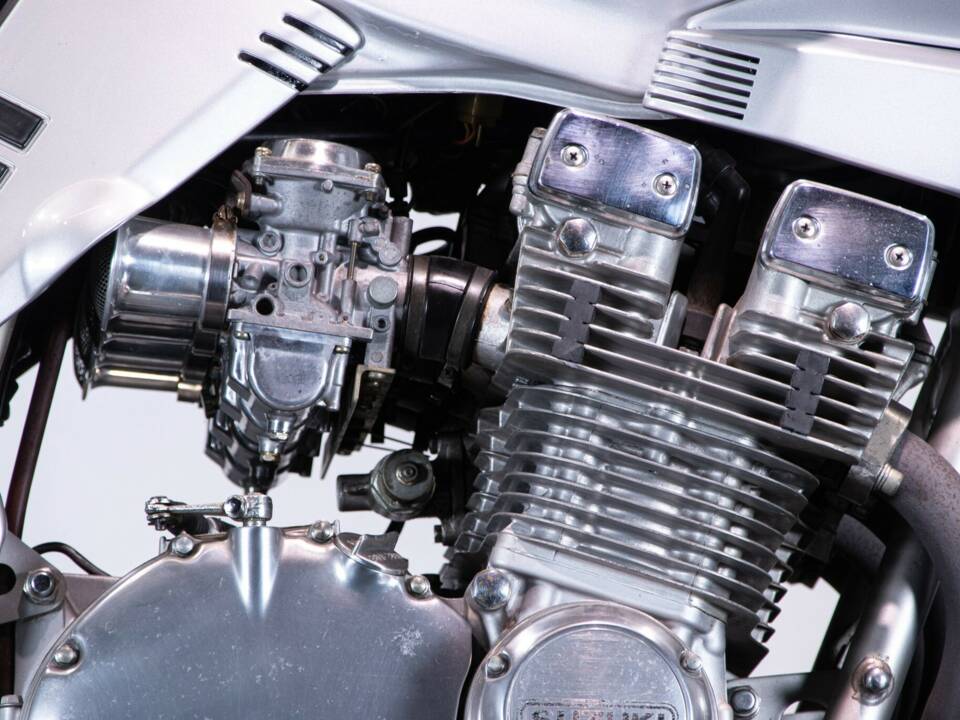 Bild 42/50 von Suzuki GSX 1100 SZ Katana (1982)