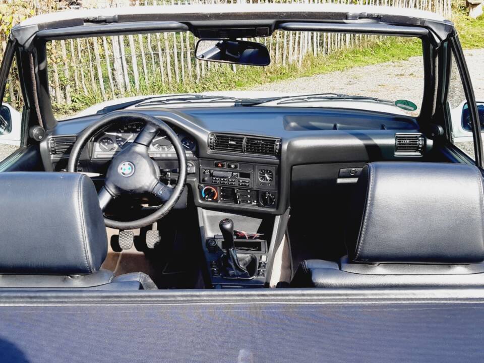 Image 39/55 of BMW 320i (1991)