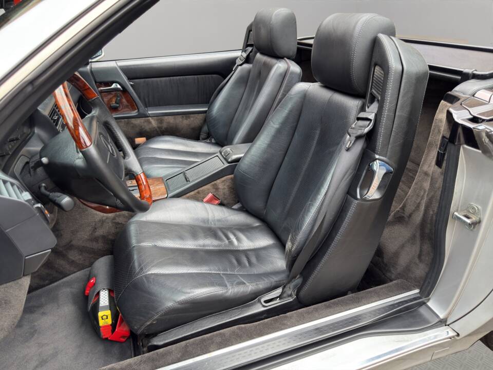 Image 14/28 of Mercedes-Benz SL 320 (1995)