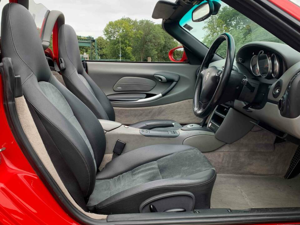 Image 2/8 of Porsche Boxster (2001)