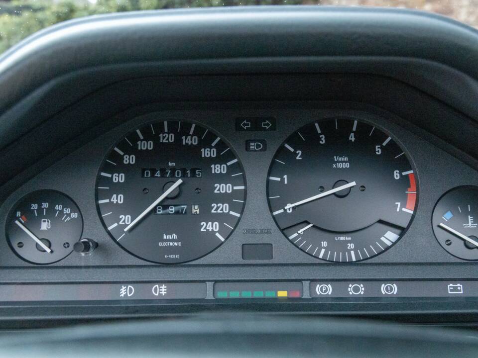 Image 37/50 of BMW 316i Touring (1993)