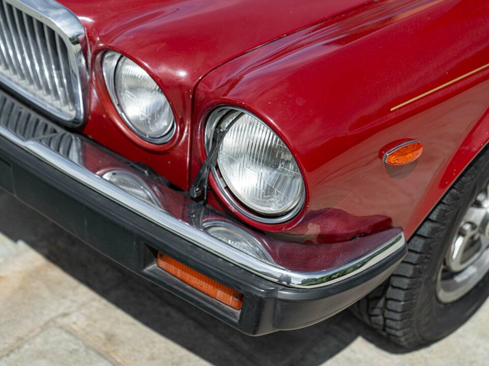 Bild 15/50 von Jaguar XJ 6 4.2 (1981)