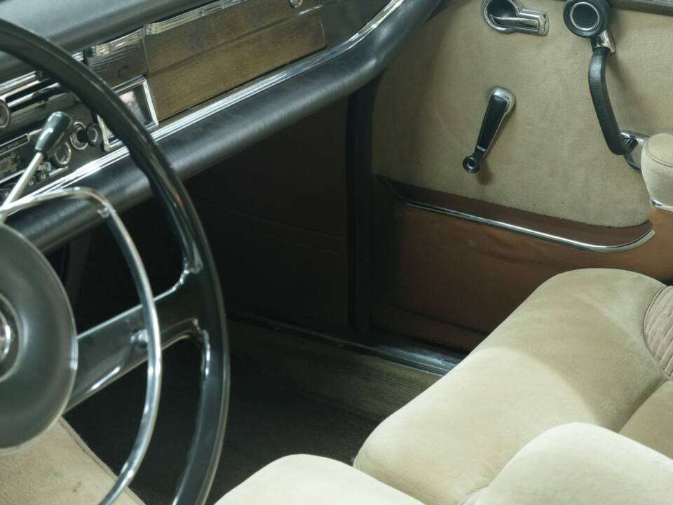 Image 29/50 of Mercedes-Benz 300 SE lang (1965)