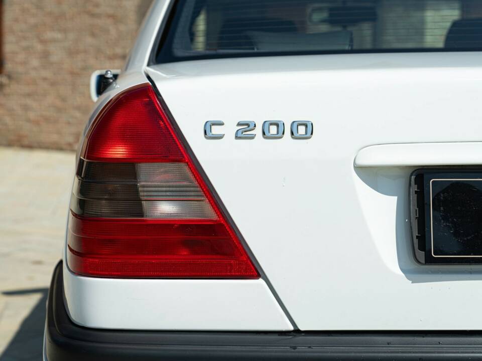 Immagine 21/50 di Mercedes-Benz C 200 Kompressor (1996)