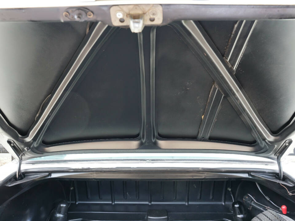 Image 30/50 of Mercedes-Benz 280 SE (1968)