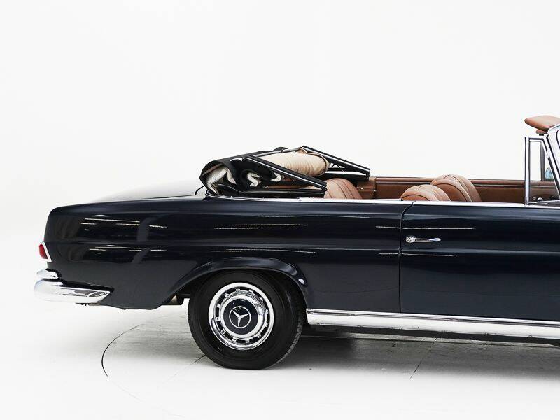 Imagen 11/15 de Mercedes-Benz 220 SE b (1964)