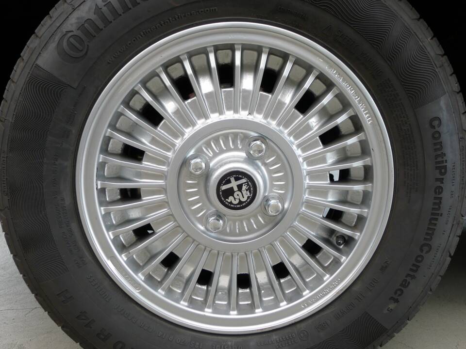 Bild 34/42 von Alfa Romeo 2000 GT Veloce (1975)