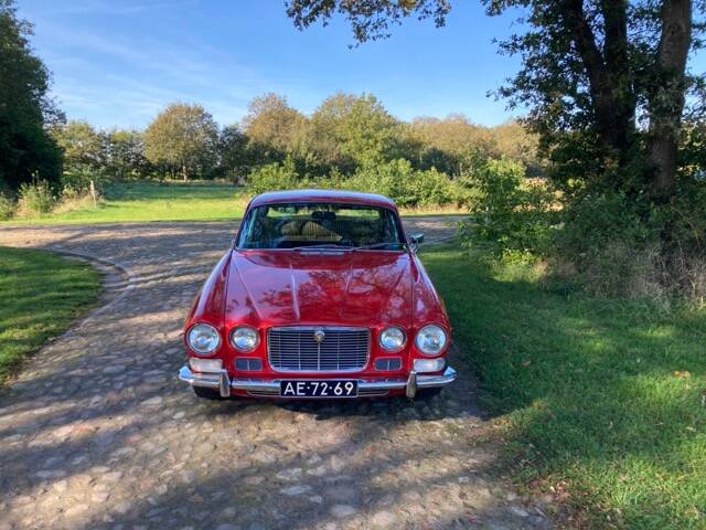Image 2/52 of Jaguar XJ 6 2.8 (1971)