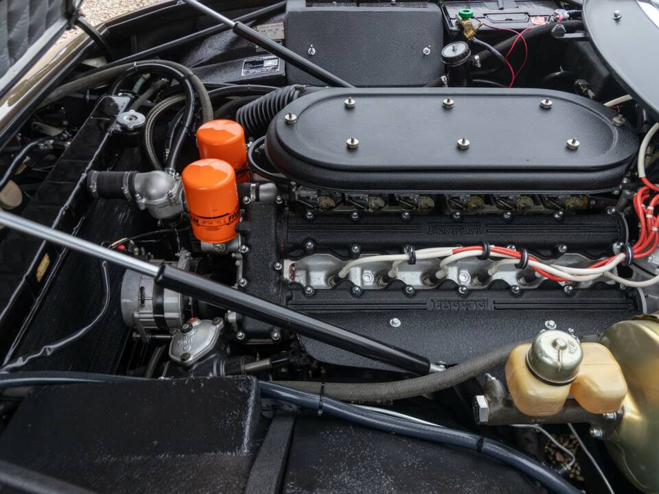 Image 17/50 de Ferrari 365 GTB/4 Daytona (1974)