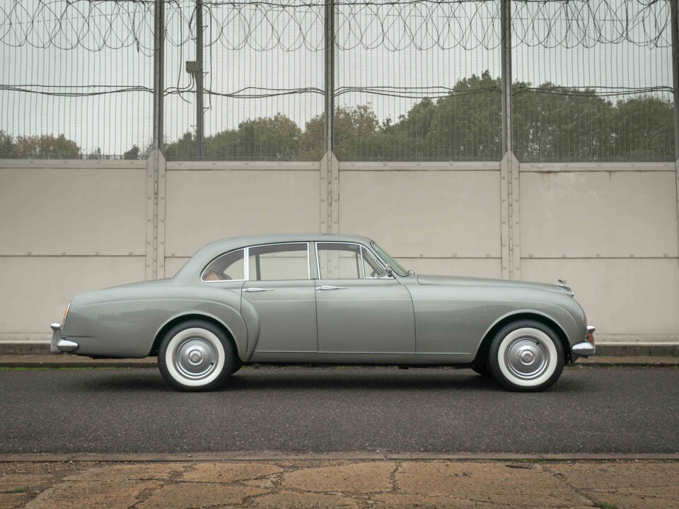 Afbeelding 3/57 van Bentley S 2 Continental (1961)