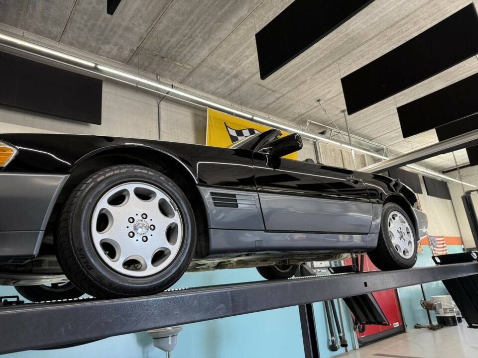 Image 38/46 of Mercedes-Benz SL 320 (1995)