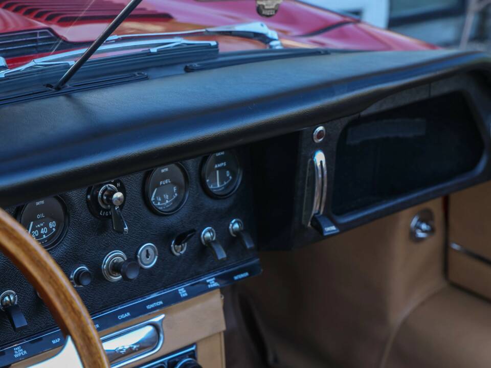 Image 31/50 de Jaguar Type E 3.8 (1964)