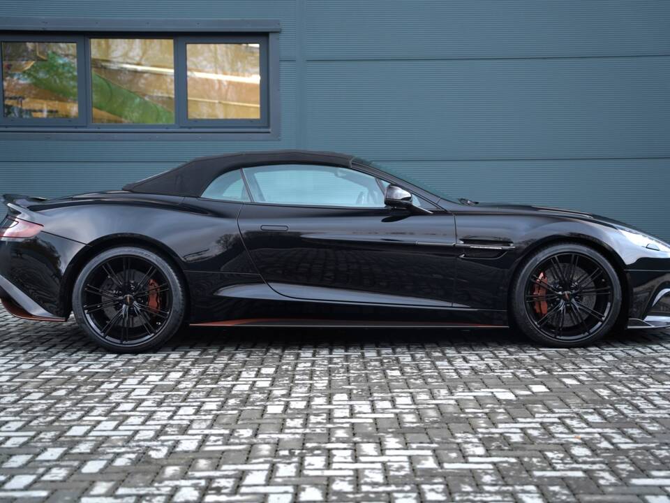 Image 25/50 of Aston Martin Vanquish S Volante (2018)