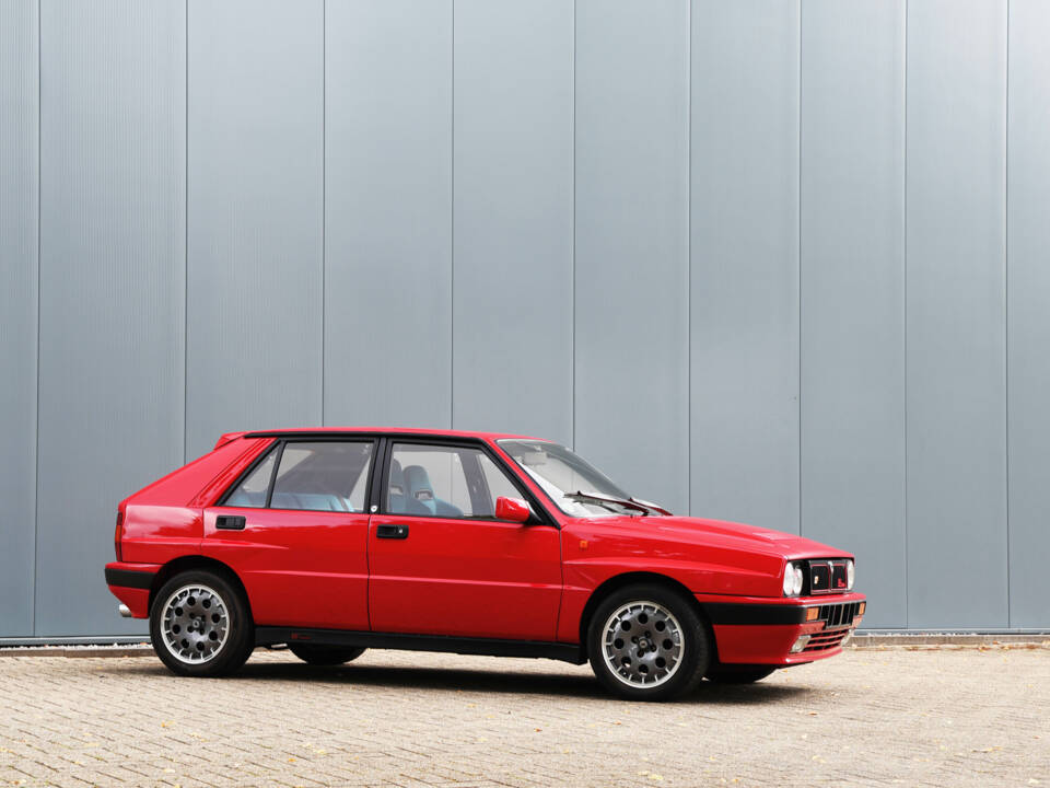 Image 13/41 of Lancia Delta HF Integrale (1989)