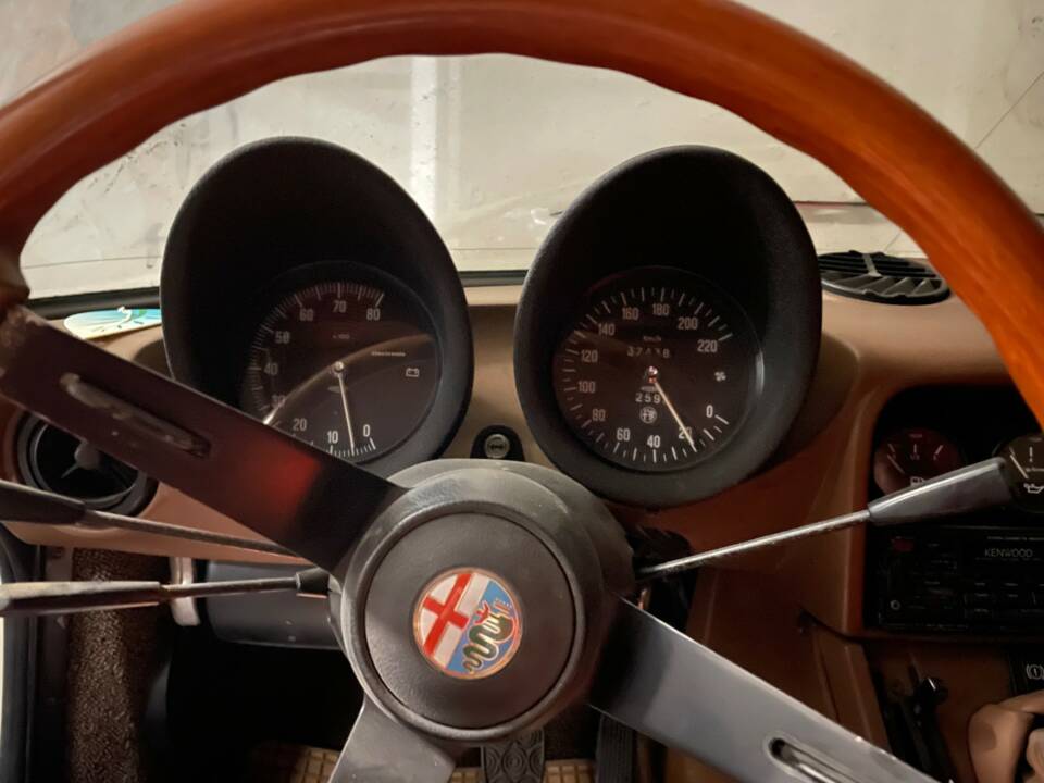 Image 5/16 de Alfa Romeo 2000 Spider Veloce (1981)