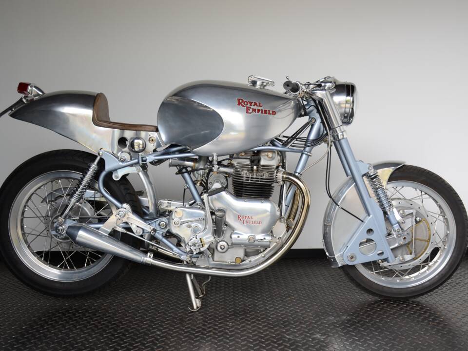 Image 1/42 of Royal Enfield 700 Silver Shotgun (1955)