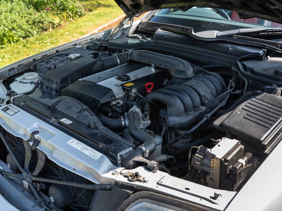 Image 30/50 of Mercedes-Benz SL 320 &quot;Mille Miglia&quot; (1995)