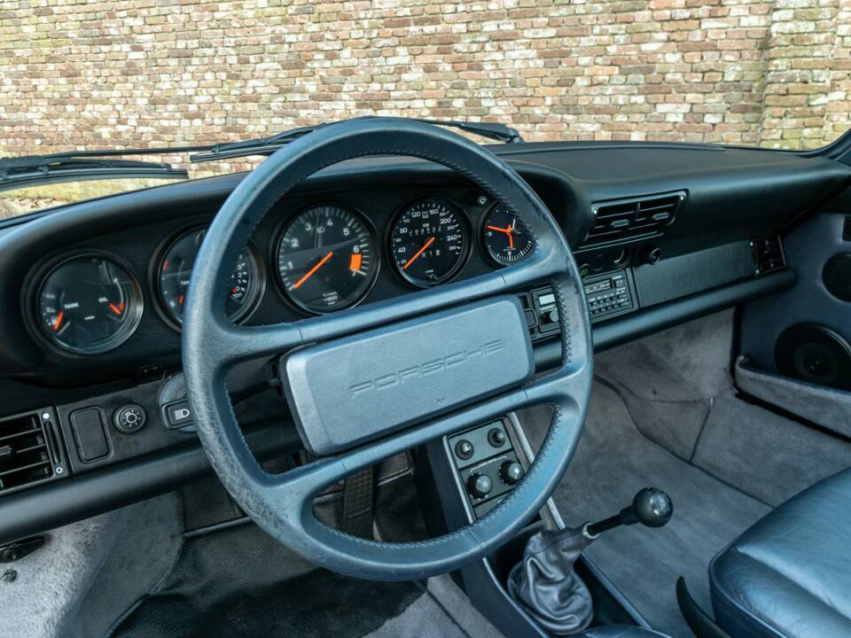 Immagine 19/50 di Porsche 911 Carrera 3.2 "25 years 911" (1988)